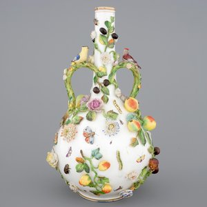 Un grand vase en style de Meissen aux appliques naturalistes, 19/20ème — photo 2