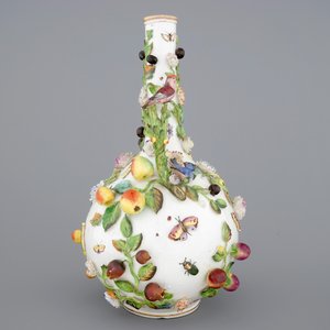 Un grand vase en style de Meissen aux appliques naturalistes, 19/20ème — photo 3
