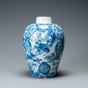 Un grand vase exceptionnel en faïence de Delft en bleu et blanc à décor de chinoiserie, 17/18ème — photo 2