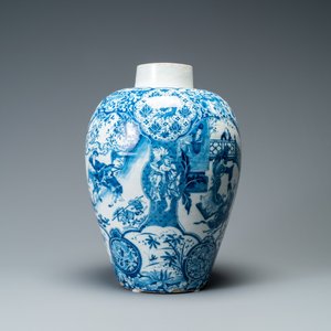 Un grand vase exceptionnel en faïence de Delft en bleu et blanc à décor de chinoiserie, 17/18ème — photo 9