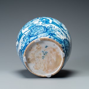 Un grand vase exceptionnel en faïence de Delft en bleu et blanc à décor de chinoiserie, 17/18ème — photo 10