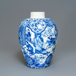 Un grand vase exceptionnel en faïence de Delft en bleu et blanc à décor de chinoiserie, 17/18ème — photo 4