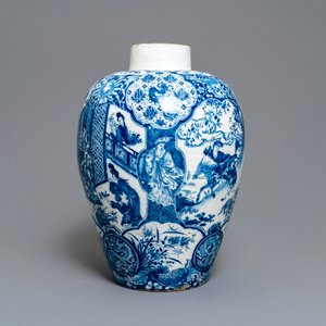 Un grand vase exceptionnel en faïence de Delft en bleu et blanc à décor de chinoiserie, 17/18ème — photo 10