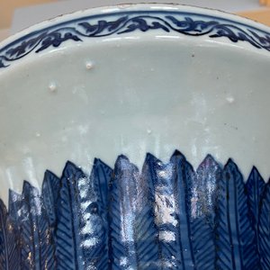 Un grand vase impérial de forme 'zun' en porcelaine de Chine en bleu et blanc, marque et époque de Wanli — photo 26