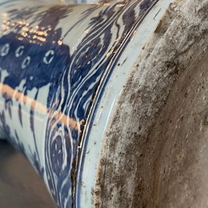 Un grand vase impérial de forme 'zun' en porcelaine de Chine en bleu et blanc, marque et époque de Wanli — photo 37