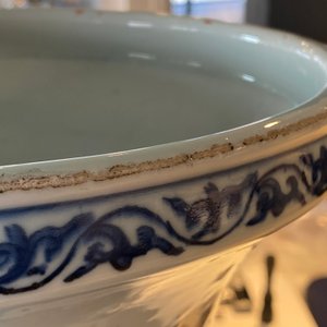 Un grand vase impérial de forme 'zun' en porcelaine de Chine en bleu et blanc, marque et époque de Wanli — photo 14