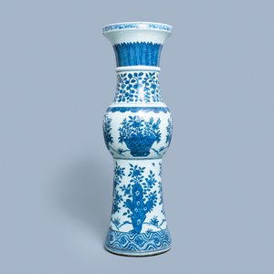 Un grand vase impérial de forme 'zun' en porcelaine de Chine en bleu et blanc, marque et époque de Wanli — photo 4