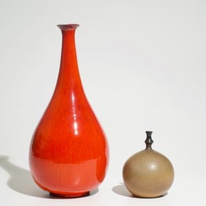 Un grand vase moderniste de forme bouteille et un petit vase globulaire, prob. Amphora, 2ème moitié du 20ème — photo 2