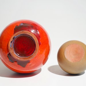 Un grand vase moderniste de forme bouteille et un petit vase globulaire, prob. Amphora, 2ème moitié du 20ème — photo 6