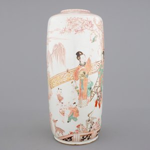 Un grand vase roulean en porcelaine de Chine famille verte, rouge de fer et doré, Kangxi, ca. 1720 — photo 3