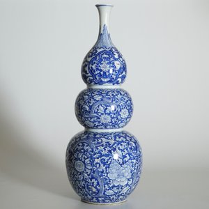 Un grand vase triple gourde en porcelaine de Chine bleu et blanc, Kangxi — photo 25