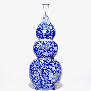 Un grand vase triple gourde en porcelaine de Chine bleu et blanc, Kangxi — photo 4