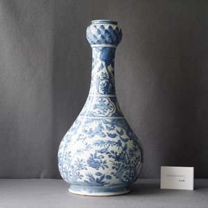 Un grand vases de forme bouteille en porcelaine de Chine en bleu et blanc, Wanli — photo 8