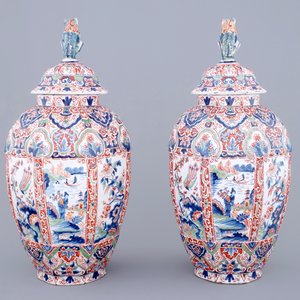 Un grande paire de vases en faïence de Delft de palette cachemire, 19ème — photo 3
