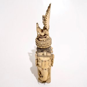 Un groupe de Bouddha assis sur un éléphant en ivoire sculpté, Chine, fin du 19ème — photo 3