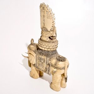 Un groupe de Bouddha assis sur un éléphant en ivoire sculpté, Chine, fin du 19ème — photo 7