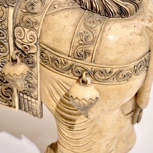 Un groupe de Bouddha assis sur un éléphant en ivoire sculpté, Chine, fin du 19ème — photo 9