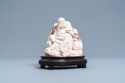 Un groupe de deux immortels en pierre à savon dite 'de Shoushan', Chine, Qing
