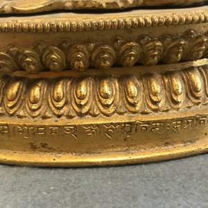 Un groupe de Manjusri et Prajnaparamita en bronze doré à inscription, Tibet, 17/18ème — photo 16