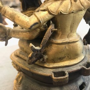 Un groupe de Manjusri et Prajnaparamita en bronze doré à inscription, Tibet, 17/18ème — photo 17