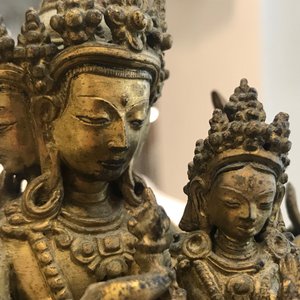 Un groupe de Manjusri et Prajnaparamita en bronze doré à inscription, Tibet, 17/18ème — photo 22