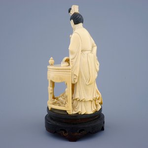Un groupe de musiciens au qin en ivoire sculpté sur socle en bois, 19ème — photo 3