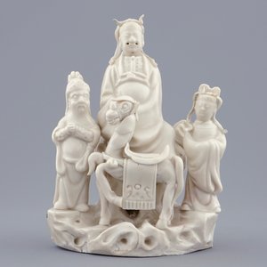Un groupe de Wen Chang et deux suiveurs en porcelaine blanc de Chine de Dehua, 18ème — photo 2