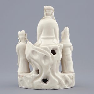 Un groupe de Wen Chang et deux suiveurs en porcelaine blanc de Chine de Dehua, 18ème — photo 4