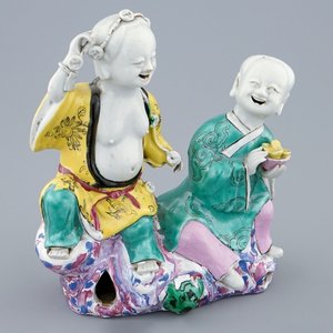 Un groupe des frères Hehe Erxian en porcelaine de Chine famille rose, 18ème — photo 1