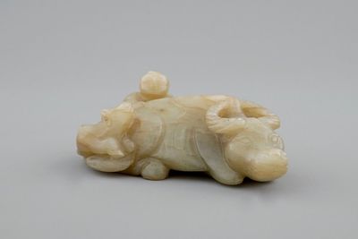 Un groupe d'un garçon sur un buffle en jade chinois, 18/19ème