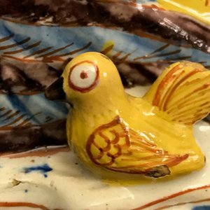 Un groupe d'une poule et ses poussins en faïence de Delft polychrome, 18ème — photo 16