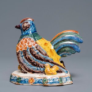 Un groupe d'une poule et ses poussins en faïence de Delft polychrome, 18ème — photo 3