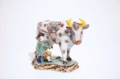Un groupe d'une vache et un fermier en faïence de Delft polychrome, 18ème