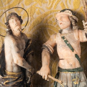 Un groupe en albâtre doré et polychromé représentant la 'Flagellation' dans une vitrine, Italie du Sud, 17ème — photo 6