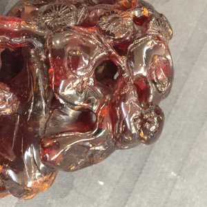 Un groupe en ambre sculpté figurant un tigre, 19/20ème — photo 12