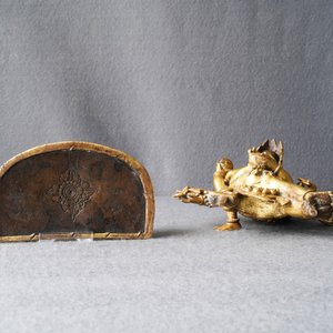 Un groupe en bronze doré figurant Mahakala et Yab-Yum en bronze doré, Sino-Tibet, 19ème — photo 28
