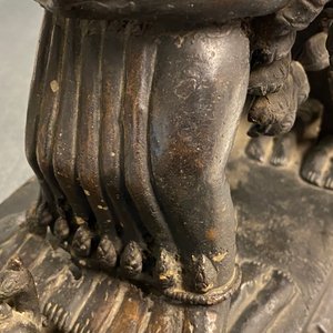 Un groupe en bronze figurant Mahakala et Yab-Yum, Tibet, 19ème — photo 13