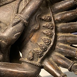 Un groupe en bronze figurant Mahakala et Yab-Yum, Tibet, 19ème — photo 20