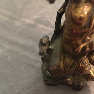 Un groupe en bronze laqué et doré figurant Guanyin à l'enfant, Chine, 18ème — photo 11