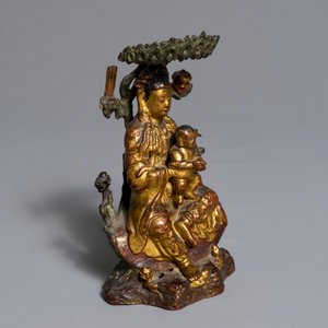 Un groupe en bronze laqué et doré figurant Guanyin à l'enfant, Chine, 18ème — photo 7