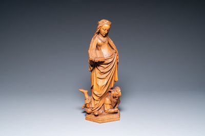 Un groupe en chène sculpté figurant 'Cathérine d'Alexandrie piétine Maxence', Pays-Bas, peut-être Utrecht, dernier quart du 15ème