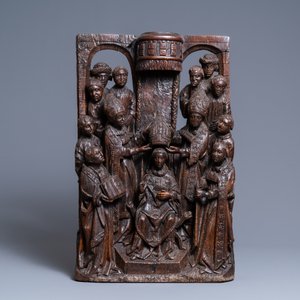Un groupe en chêne sculpté représentant la consécration d'un évêque, Nord de la France, vers 1500 — photo 2