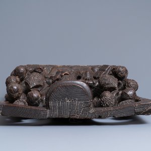Un groupe en chêne sculpté représentant la consécration d'un évêque, Nord de la France, vers 1500 — photo 7