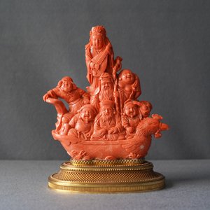 Un groupe en corail rouge figurant les sept divinités du bonheur sur un bateau de phénix, Japon, Meiji, 19ème — photo 7
