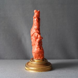 Un groupe en corail rouge figurant les sept divinités du bonheur sur un bateau de phénix, Japon, Meiji, 19ème — photo 8