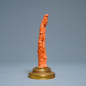 Un groupe en corail rouge figurant une femme et une fille, Chine, 19/20ème — photo 2