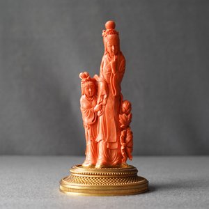 Un groupe en corail rouge figurant une femme et une fille, Chine, 19/20ème — photo 7