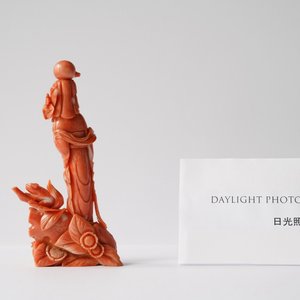 Un groupe en corail rouge figurant une femme, un lapin et un enfant, Chine, 19/20ème — photo 11