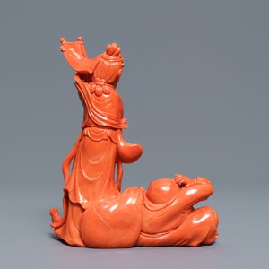 Un groupe en corail rouge sculpté figurant un Bouddha riant, Chine, République, 20ème — photo 3