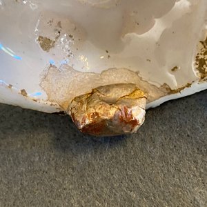 Un groupe en faïence de Delft polychrome figurant un couple sur un pot de chambre, 18ème — photo 9